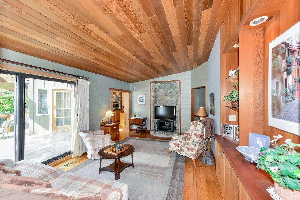 Oceanside Lodge Saanich Inlet North Saanich Экстерьер фото