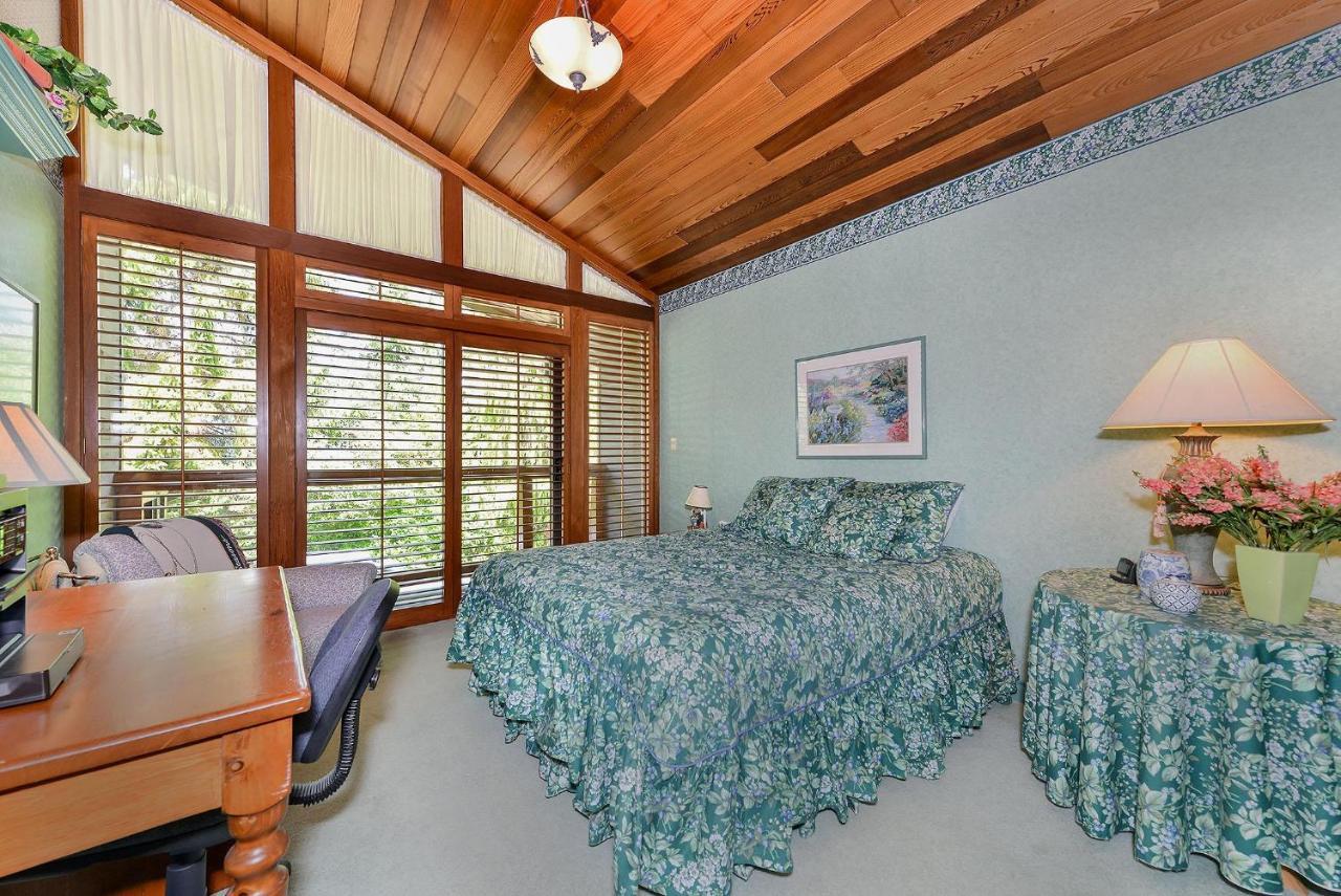 Oceanside Lodge Saanich Inlet North Saanich Экстерьер фото