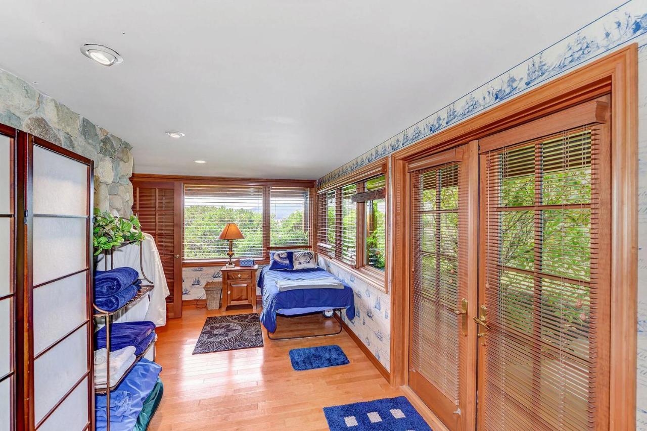 Oceanside Lodge Saanich Inlet North Saanich Экстерьер фото